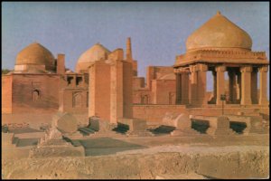 Pakistan Post card -  Tombs and Graves  of Makli, Sind,  unused