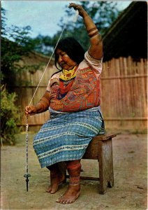 VINTAGE CONTINENTAL SIZE POSTCARD CUNA NATIVE INDIAN WOMAN WEAVER ANTIOQUIA 1974