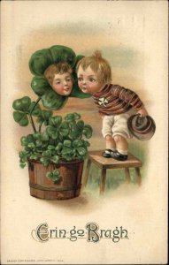 St. Patrick's Day Boy Kisses Flower Face Woman Fantasy Winsch Freixas Postcard