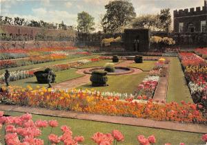 BR90510 hampton court palace middlesex the pond garden  uk