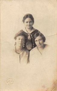 J16/ Rockford Illinois RPPC Postcard c1910 3 Well-dressed Women 17