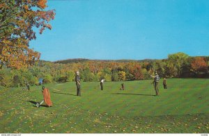 VALLEE DE LA GATINEAU, Quebec, 50-60s ; Larrimac Golf Club, Golfing in the Fall