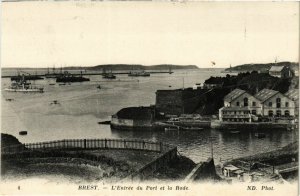 CPA BREST - L'Entrée du Port et la Rade (252677)