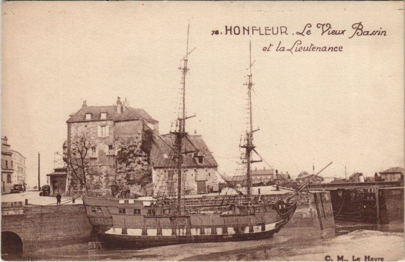 CPA HONFLEUR Le Vieux Bassin et le Lieutenance (1225316)