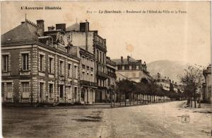 CPA La BOURBOULE Boulevard de l'Hotel de Ville et la Poste (720880)