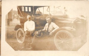 G11/ Interesting Postcard c1910 Early Automobile Men Hats 10