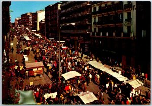 VINTAGE CONTINENTAL SIZE POSTCARD BUSY STREET SCENE AT EL RASTRO MADRID SPAIN