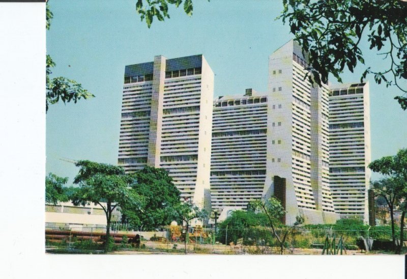 Postal 016999: CARACAS Venezuela - Edificios en el PARQUE CENTRAL de Caracas