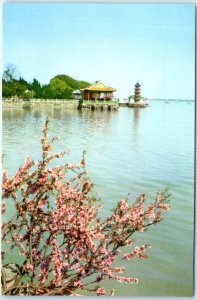 Postcard - Li Yuan, a garden on the shore of Li Lake - Wuxi, China