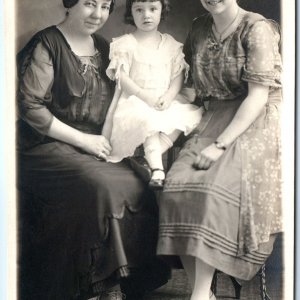 c1910s Smiling Mother Kid Grandmother Family RPPC Cute Girl Real Photo A160