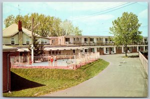 Postcard Kingston Ontario c1960s Glen Manor Hotel Swimming Pool Roadside