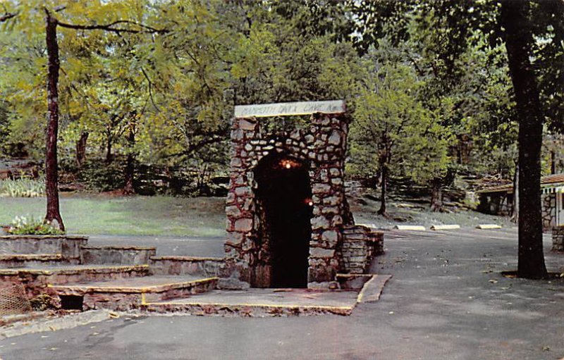 Entrance to Mammoth Cave Onyx Cave Horse Cave KY