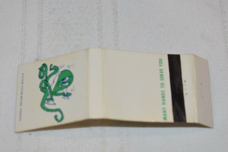 Octopus Car Washes Many Hands to Serve You Advertising 20 Strike Matchbook Cover