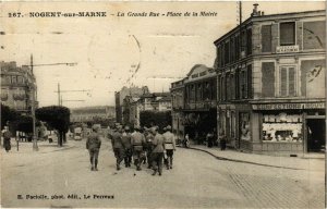 CPA NOGENT-sur-MARNE La Grande Rue Place de la Mairie (869529)