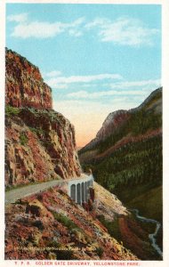 Golden Gate Driveway,Yellowstone National Park