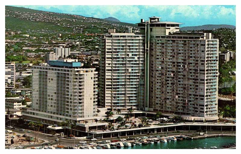 Postcard HOTEL SCENE Honolulu - Waikiki Hawaii HI AR2020