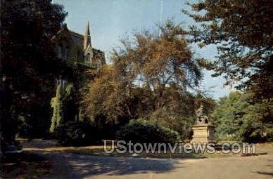 College Hall & Statue of Ben Franklin - Philadelphia, Pennsylvania