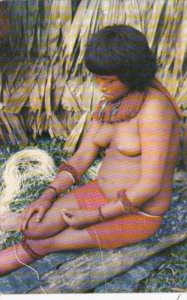Colombia Amazonas India Yagua tejendo cabuya Native Yagua Indian Woman Nude T...