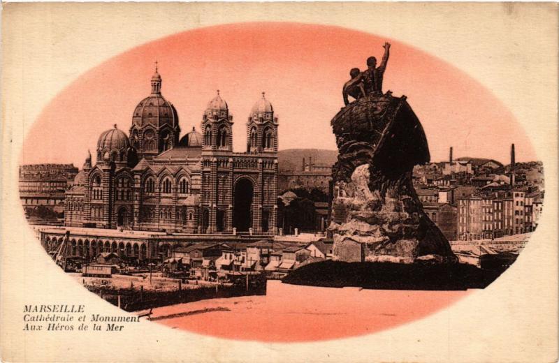 CPA MARSEILLE Cathedrale et Monument Aux Heros de la Mer (403480)