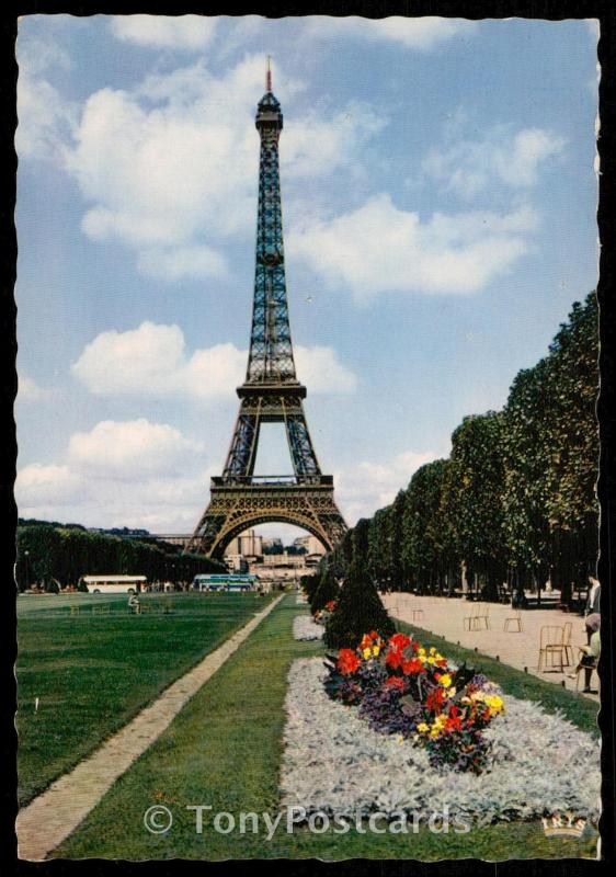 PARIS - LA TOUR EIFFEL