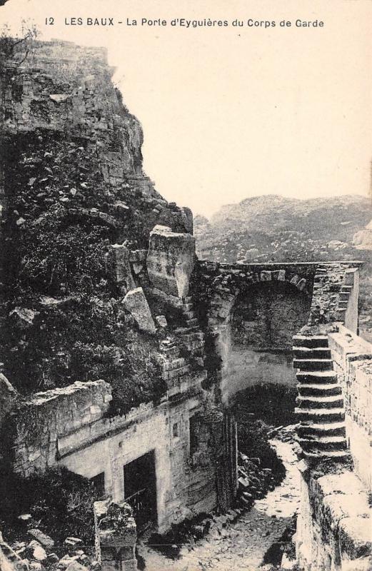 BF3717 la porte d eyguieres du corps de g les baux france