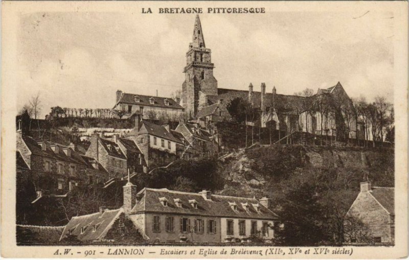 CPA LANNION Escaliers et Eglise de Brelevenez (1147538)