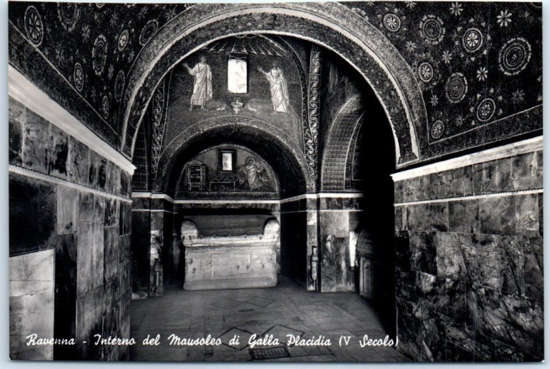 M-78375 Interior of Mausoleo di Galla Placidia V Secolo Ravenna Italy