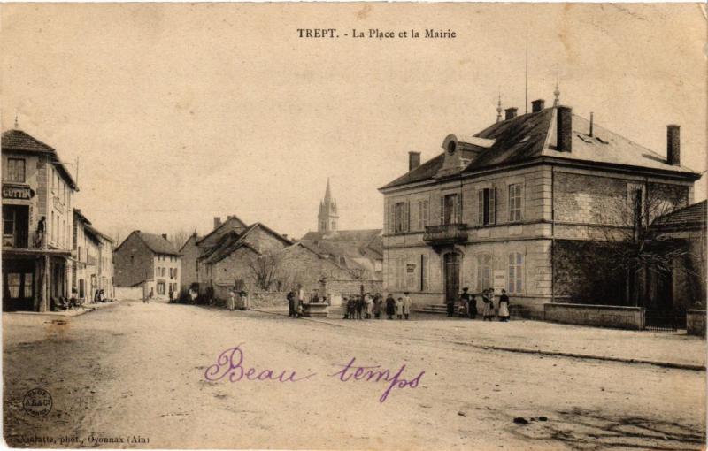 CPA TREPT - La Place et la Mairie (247293)