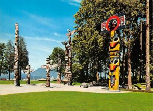 Indian Totem Poles STANLEY PARK Vancouver, BC c1960s Chrome Vintage Postcard