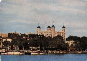 BT17992 tower of london and river thames    uk