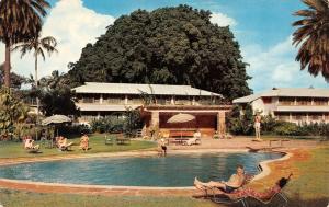 LIHUE, HI Hawaii   KAUAI INN  Guests~Garden Pool  ROADSIDE  1951 Chrome Postcard