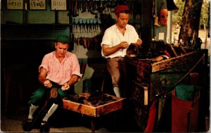 Boot Shoemaker Shop Williamsburg Virginia VA Postcard VTG UNP Mirro Colonial  