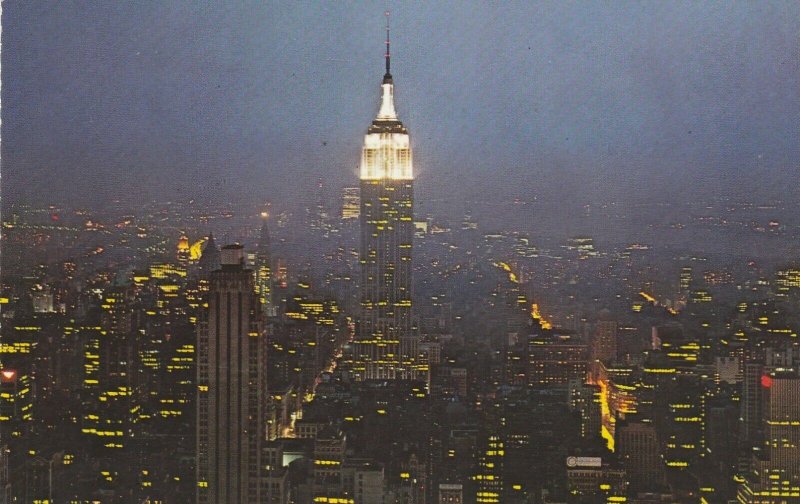 NEW YORK, EMPIRE STATE BUILDING AT NIGHT, USA - Vintage POSTCARD