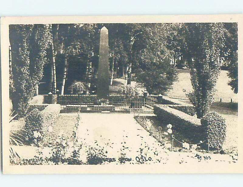 old rppc MONUMENT IN GARDEN Oslo Norway HM1658-12