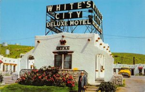 White's City De Luxe Motel New Mexico Roadside Vintage NM Postcard ca 1950s
