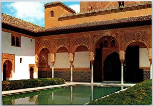 VINTAGE CONTINENTAL SIZE POSTCARD COURT OF COMARES AT THE ALHAMBRA GRANADA SPAIN