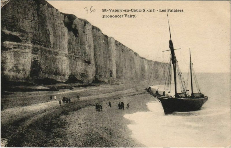 Ak CPA saint-valery-en-Caux - sailing vessel on the shore ships (1207012) 