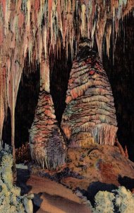 USA Stalagmites Sun Temple Carlsbad Caverns New Mexico Linen Postcard 09.83