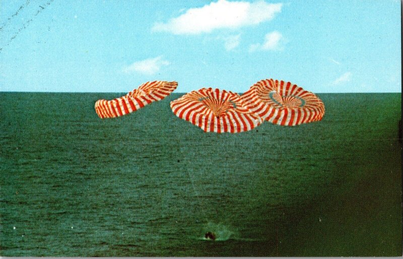 Apollo 13 Splashing Down in Pacific Ocean Parachutes c1970 Vintage Postcard K52 