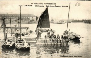 CPA LORIENT - L'Estacade - Entrée du Port de Guerre (431274)