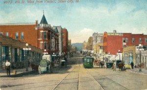 Postcard Early View of Trolleys & Horse Carriages, 4th Street, Sioux City, SD.