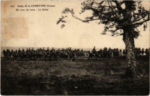 CPA Militaire Camp de La COURTINE - Un jour de revue (90039)