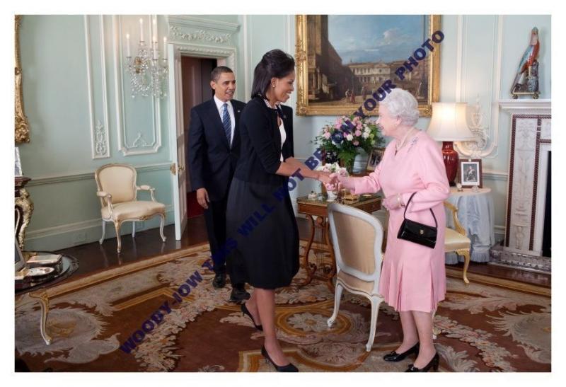 mm655-Queen Elizabeth welcomes President Obama & wife to Palace-Royalty photo6x4