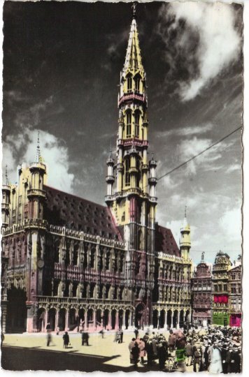 Real Photograph Postcard depicting the Hotel de Ville in the Grand Place (Grote