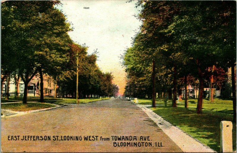 Vtg Carte Postale 1910s Bloomingotn Illinois Il - East Jefferson Rue Looking