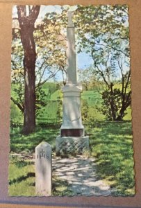 VINTAGE UNUSED POSTCARD GRAVE OF FATHER MARQUETTE, ST. IGNACE, MICHIGAN