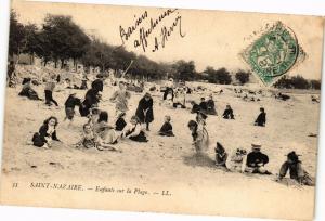 CPA St-NAZAIRE - Enfants sur la Plage (222378)