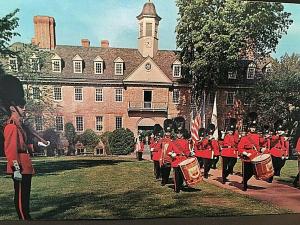 Postcard   The Queen's Guard , ROTC Honor Unit in Williamsburg,  U6