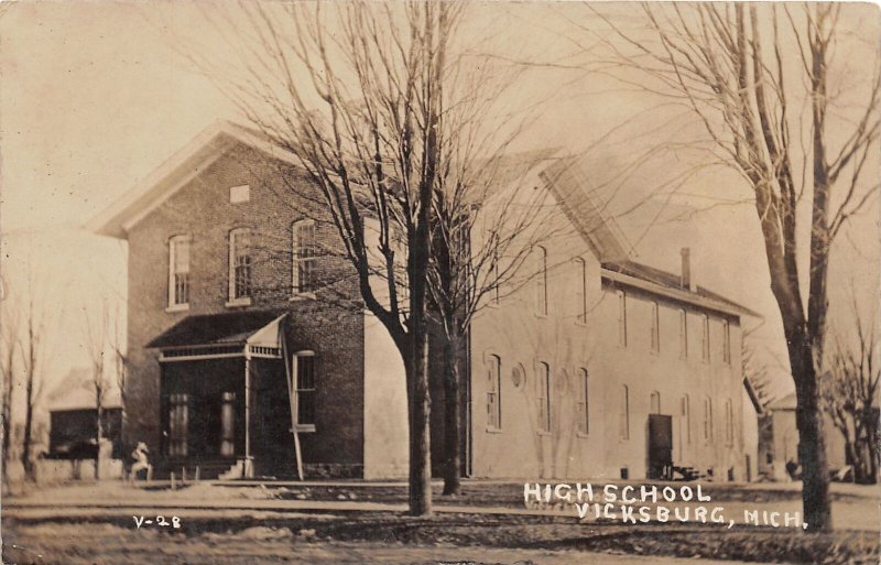 J38/ Vicksburg Michigan RPPC Postcard c1910s High School Building 215