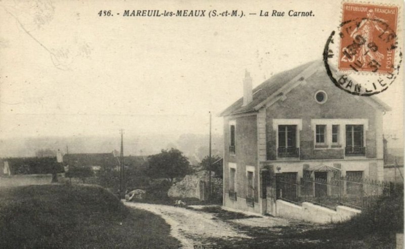 CPA MAREUIL - Les - MEAUX - La Rue Carnot (171041)